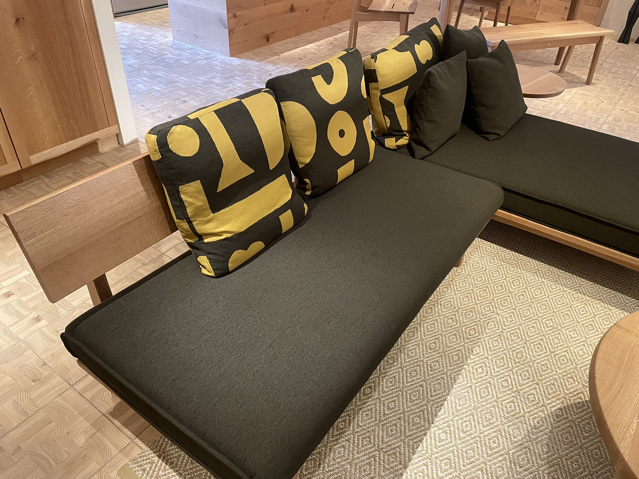 【美品】森のことば2pソファ 2025年夏】飛騨産業(HIDA)〈森のことば〉待望の“コンパクト2P